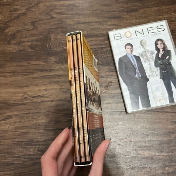 BONES By Kathy Reichs TV Show Season One & Season Three DVD Set - Picture 11 of 11